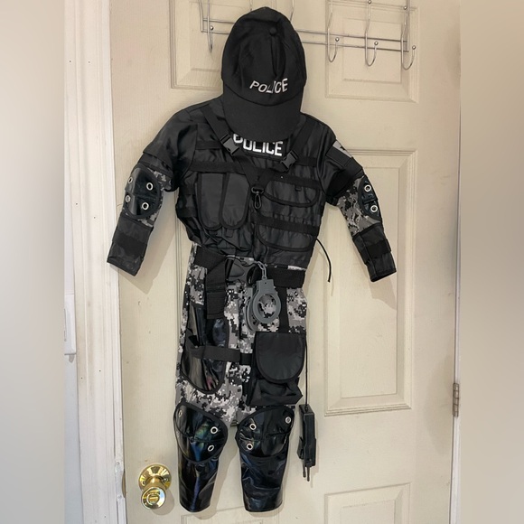 Police halloween costume. - Picture 2 of 2